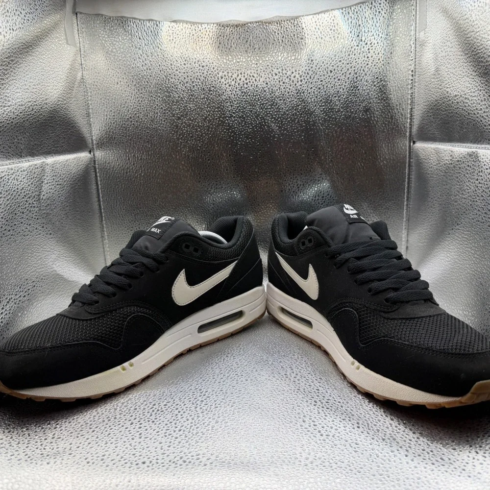 Size 10 Nike Air Max 1 Essential Mens Black Excellent 537383-026 Gum Sole